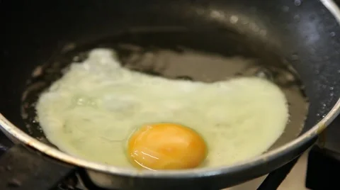 Making fried egg in fry pan Stock Footage 55496034