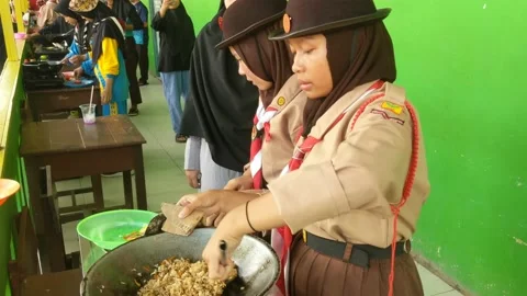 Making fried rice Stock Footage 233488119