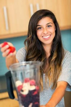 Making fruit smoothie Stock-Fotos