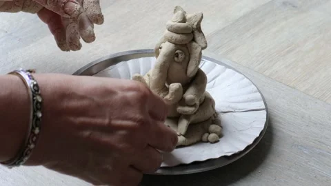 Making Ganesh ji murti (statue) from modern clay. Home made Lord Ganesh. 스톡 동영상 137658802