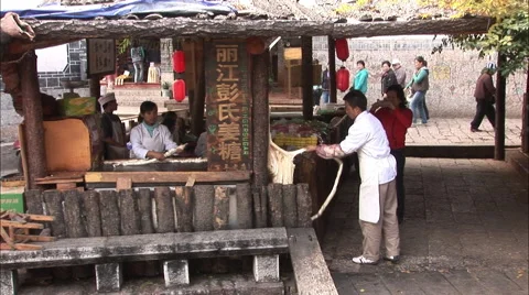 Making ginger sugar candy in market, China Stock Footage 56614900