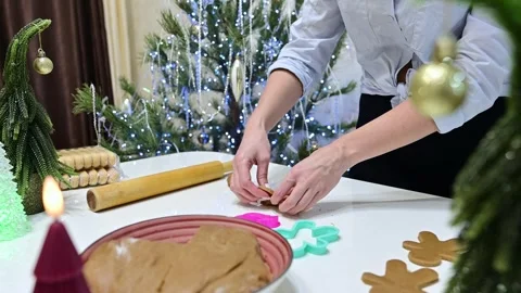 Making gingerbread men with hands at a Christmas tree decoration moment Stock Footage 344821856