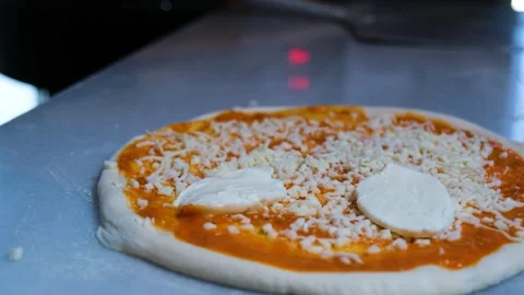 Making a great pizza Vídeos de archivo 260745069