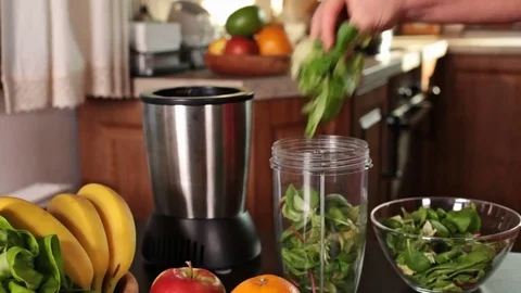 Making a green smoothie - adding the leaves Stock-Footage 70463424