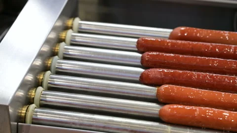 Making grilled sausages Video stock 86116597