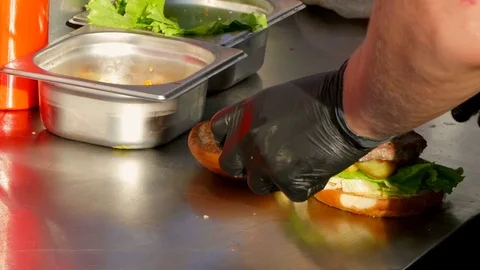 Making a hamburger Stock-Footage 78863965