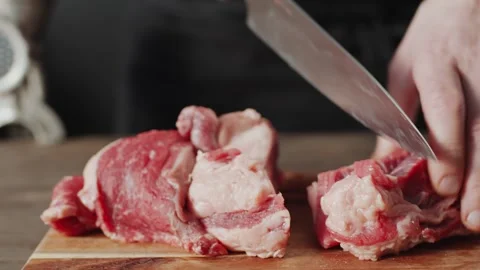 Making Hamburger Meat by Cutting Raw Beef on a Wooden Kitchen Cutting Board 库存影片 331101061