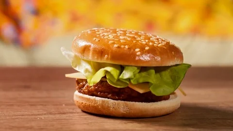 Making a hamburger - sideview of assembling ingredients Video stock 82798244