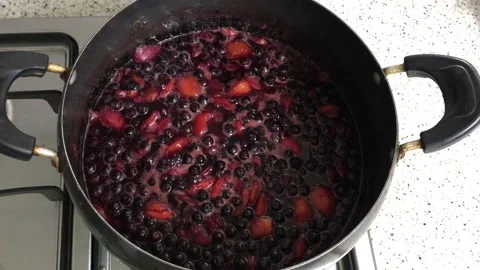 Making homemade jam. Video stock 200111001