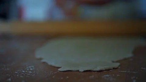 Making homemade pasta during the lockdown covid-19 virus in 4k Vídeo Stock 129559278