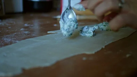 Making homemade pasta during the lockdown covid-19 virus in 4k Vídeo Stock 129560437