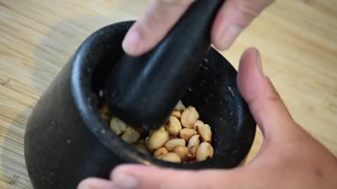 Making homemade peanut butter from scratch in a cozy kitchen 스톡 동영상 320198768