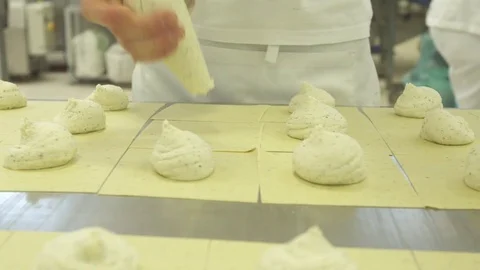 Making homemade ravioli Stock Footage 72618044