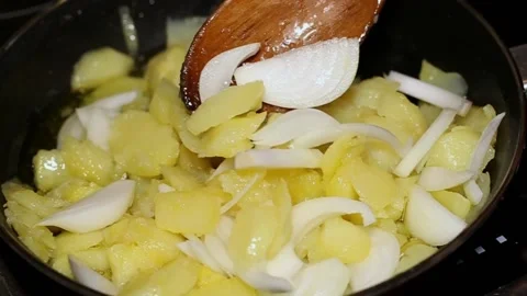 Making homemade Spanish omelette Stock Footage 132601986