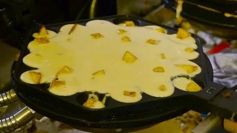 Making Hong Kong Style Egg Waffle with a filling, close-up Video stock 84252760