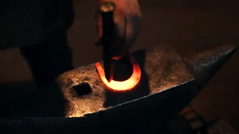 Making horseshoes in the forge Stockbeeldmateriaal 99649405