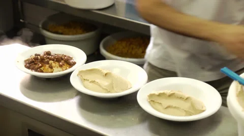 Making a hummus Dish 0411 2 Stockbeeldmateriaal 33753858