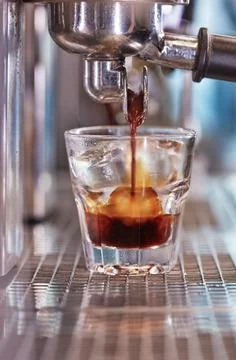 Making ice coffee on espresso machine Stock-Fotos
