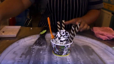 Making ice cream rolls on cold plate Video stock 83154416