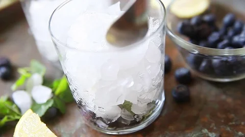 Making iced green tea blueberry drink Stock Footage 78168212