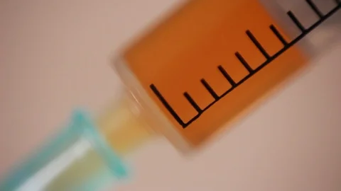 Making injection. Syringe extreme closeup 動画素材 86508850