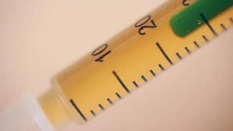 Making injection with thin syringe. Extreme closeup 스톡 동영상 86509194
