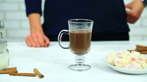 Making  kakao  cocoa with marshmallows Stock Footage 85277481