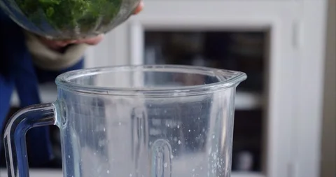 Making a kale smoothie Stock Footage 125132008