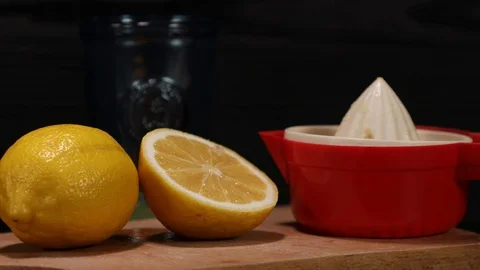 Making lemon juice 스톡 동영상 127122412