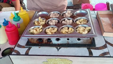 Making macaroni egg snacks at street food stall in Cikarang Indonesia Видео 348125341