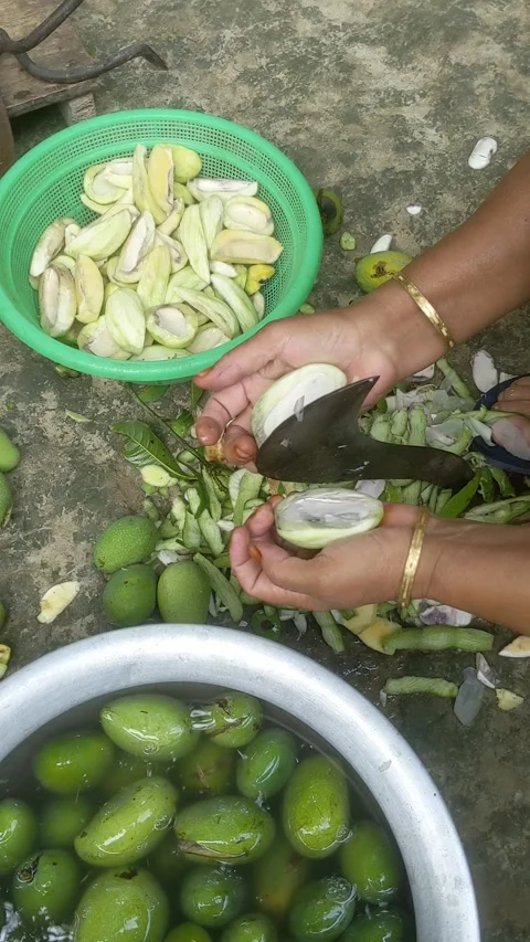 Making mango pickle 库存影片 183367701