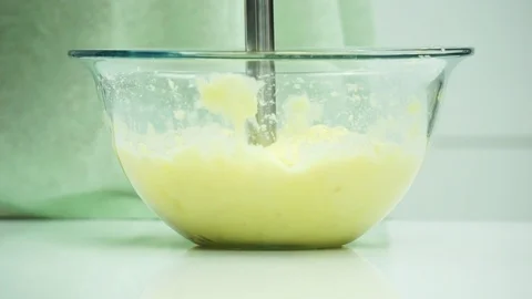 Making mashed patatoes with hand blender Stock Footage 98067272