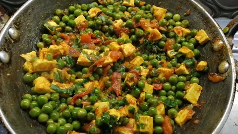 Making Mattar paneer 스톡 동영상 194496970