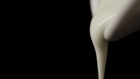 Making melted chocolate 動画素材 96713917