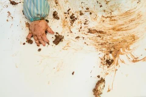 Making a mess eating cake Foto stock