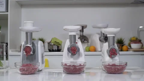 Making minced meat in electric meat grinders from fresh beef at home. Piles of Vídeo Stock 130241926