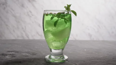 Making mojito cocktail on the background Video stock 244952336