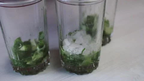 Making mojito cocktail Stock Footage 161470029