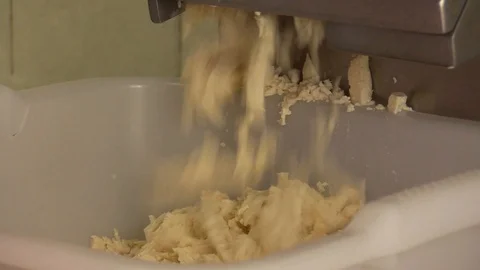 Making Mozzarella Cheese- Diary Cheese Factory Vídeos de archivo 95944758