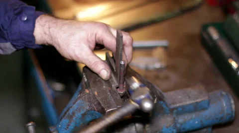 Making a new Thread with a Thread Tool Video stock 45431928