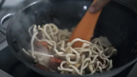 Making noodles pan close up 스톡 동영상 90563200