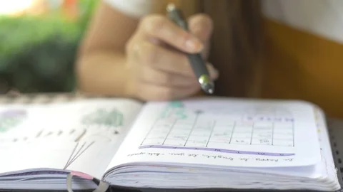 Making Notes in Journal to Organize Calendar and Plans Schedule Vídeos de archivo 114708788