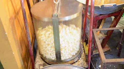 Making of old tradition popcorn with shaking tank Stock Footage 61554407