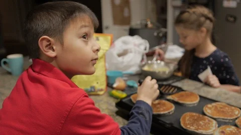 Making pancake in the kitchen 5 Video stock 85658979