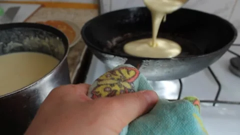 Making pancakes for breakfast 動画素材 155144905