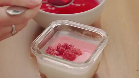 Making a pie with fruit jelly Video stock 175227501