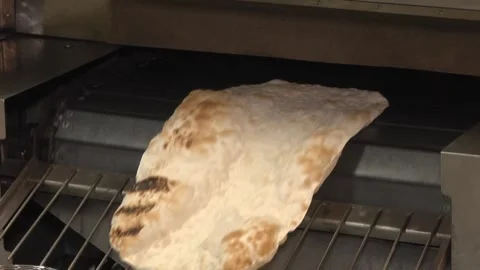 Making pita bread Stock-Footage 105402673