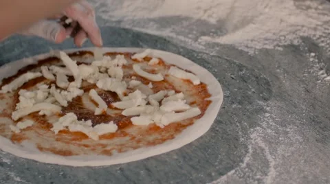 Making a pizza 库存影片 52695653