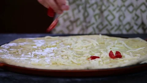 Making a pizza Video stock 73740186