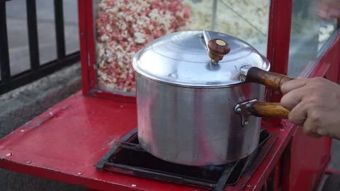 Making Popocorn Video stock 117182678